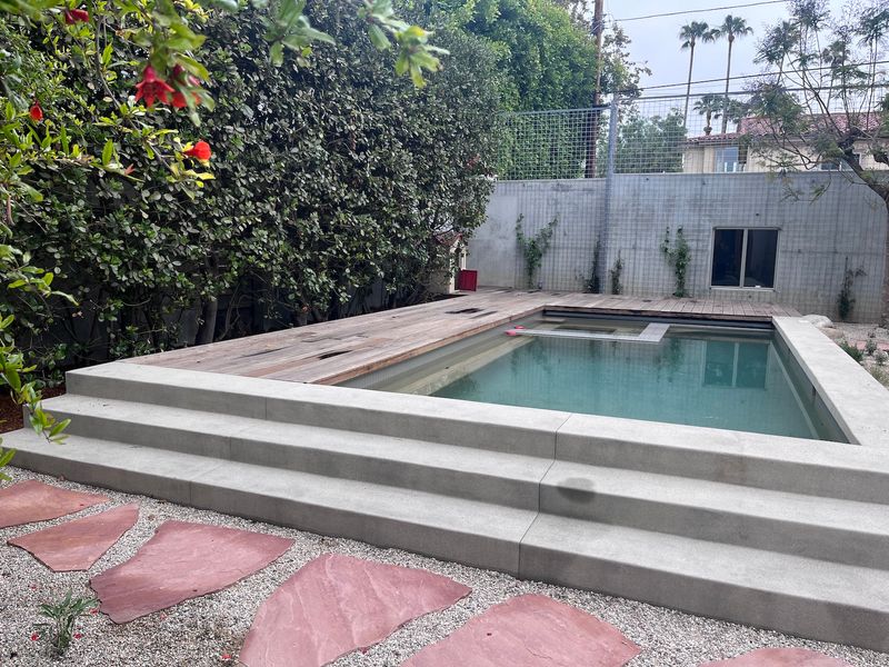 Above-ground pool construction, Los Angeles