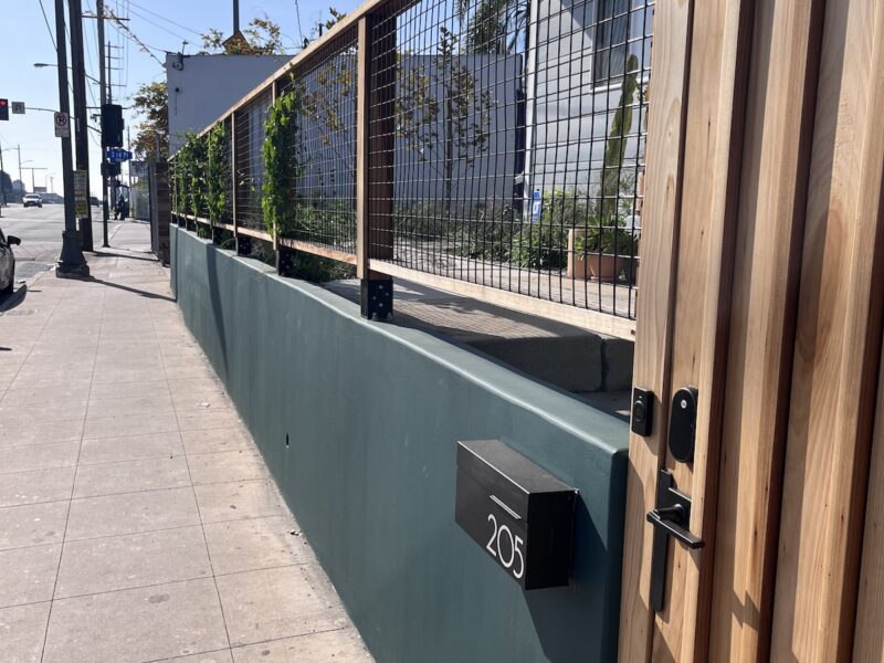 Finding and Hiring the Right Fencing Contractor in Los Angeles